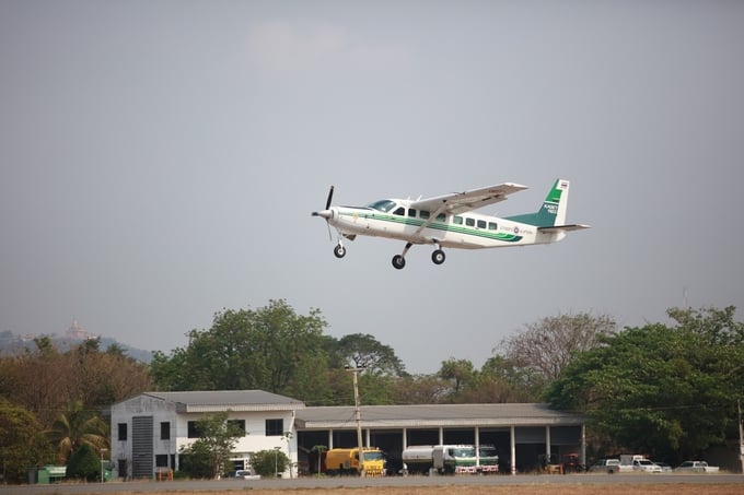 Một chiếc máy bay cất cánh hôm 29/2 trong hoạt động tạo mưa thường niên của Thái Lan tại tỉnh Nakhon Sawan. Ảnh: Cục Hàng không Nông nghiệp và Tạo mưa Hoàng gia Thái Lan.