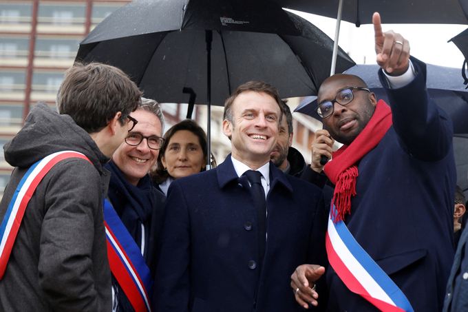 Tổng thống Pháp Emmanuel Macron dự lễ khánh thành làng thể thao Olympic hôm 29/2. Ảnh: Reuters.