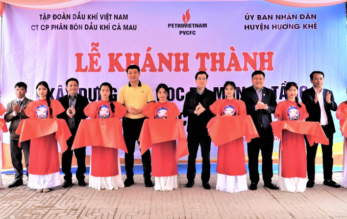 PVCFC phối hợp với địa phương tổ chức lễ khánh thành bàn giao nhà học bộ môn trường THCS Hà Linh, huyện Hương Khê, tỉnh Hà Tĩnh.
