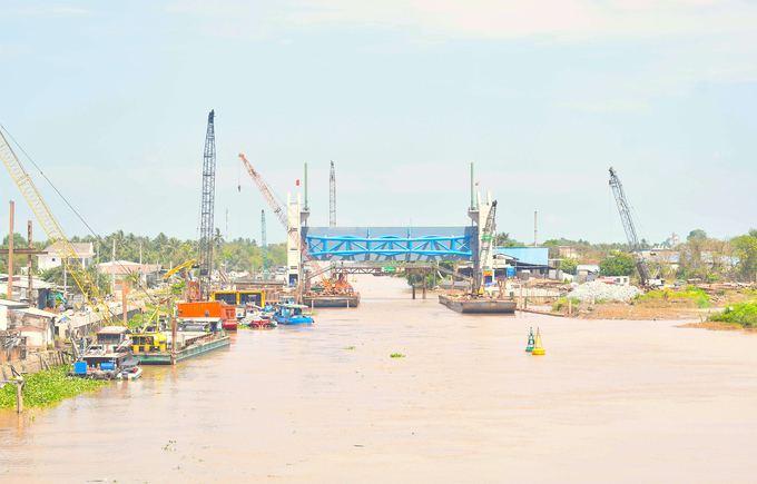 Tiến độ thi công dự án cống âu kênh Nguyễn Tấn Thành đã đạt 80%, hiện cống đã đóng cửa để ngăn mặn và dự kiến mở cửa trở lại vào ngày 14/4. Ảnh: Minh Đảm.