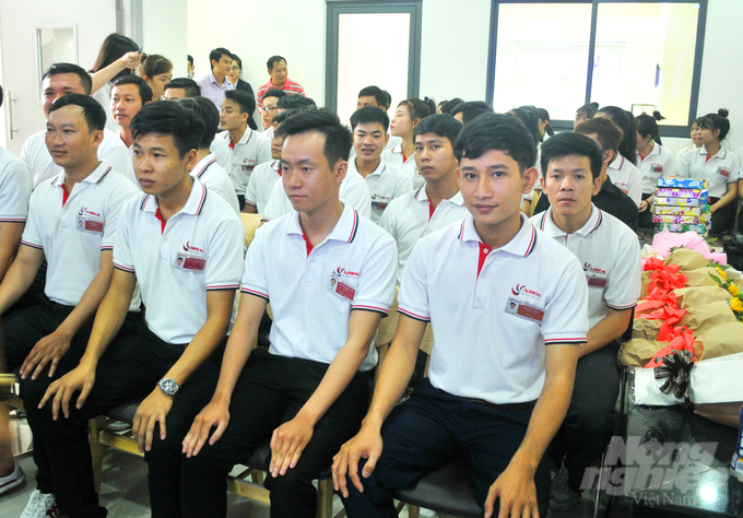 Tư vấn, giới thiệu việc làm cho lao động tại Đồng Tháp. Ảnh: Lê Hoàng Vũ.