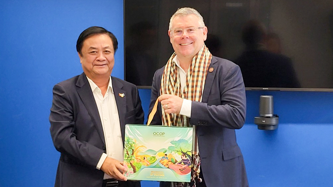 Việc chia sẻ kinh nghiệm quốc tế từ Australia kết hợp với hiểu biết thực tế ở Việt Nam đã tạo sức mạnh kết nối vì sự phát triển bền vững. Ảnh: ICD.