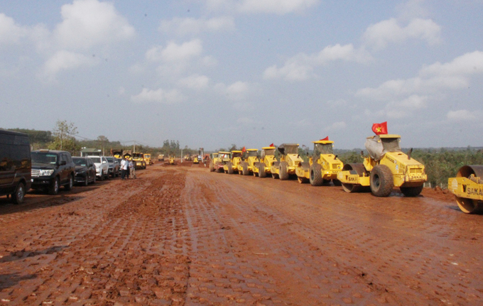 Tổng chiều dài tuyến (thành phần 3) do Đắk Lắk làm chủ đầu tư khoảng 48,09km qua địa bàn 3 huyện Ea Kar, Krông Pắc và Cư Kuin với tổng vốn đầu tư hơn 6,1 nghìn tỷ đồng. Ảnh: Quang Yên.