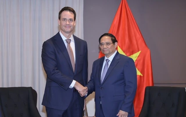 Prime Minister Pham Minh Chinh met with Mr. Paul Serra, CEO of Australia's SunRice Group. Photo: VGP.