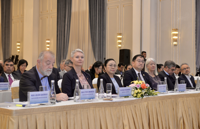 Các Đại sứ, Tham tán Thương mại các nước tại Việt Nam tham dự Chương trình gặp gỡ. Ảnh: Thu Chung