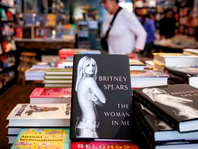 'Người đàn bà trong tôi' gây sốt thị trường sách thế giới. 