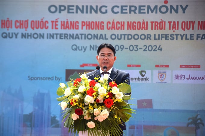 Mr. Le Minh Thien, Chairman of the Binh Dinh Wood and Forest Products Association and Head of the Q-FAIR 2024 Organizing Committee, delivers the opening speech at the fair. Photo: V.D.T.