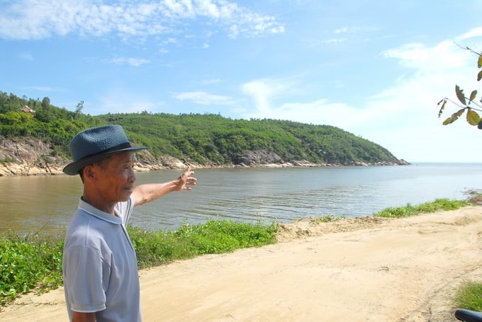 The Tam Quan estuary channel (Hoai Nhon town, Binh Dinh) is regularly filled with sediment. Photo: V.D.T.