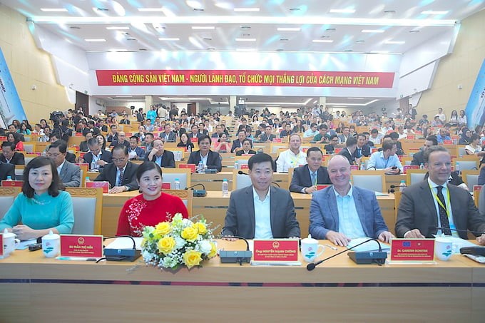Delegates attending the forum. Photo: HT.