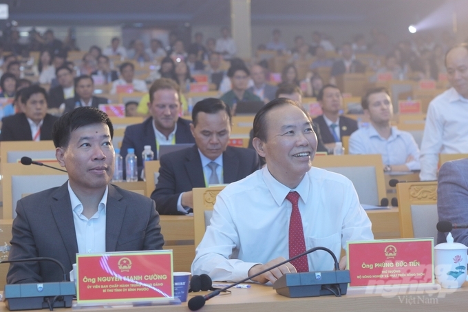Lãnh đạo tỉnh Bình Phước và Bộ NN-PTNT tham dự Diễn đàn kết nối doanh nghiệp công nghiệp, thương mại và nông nghiệp công nghệ cao EuroCham - Bình Phước 2024.