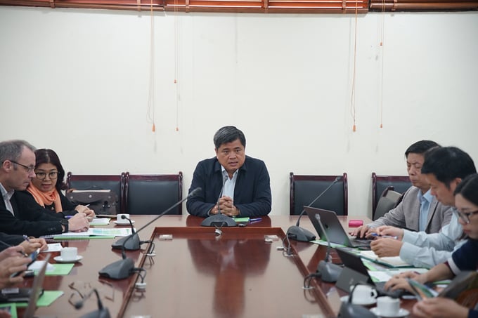 Thứ trưởng Trần Thanh Nam mong muốn sự hỗ trợ của Viện Nghiên cứu Lúa Quốc tế (IRRI) trong xây dựng công cụ đo lường, báo cáo và thẩm định (MRV) phát thải lúa. 