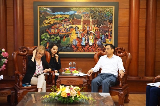 On March 13, Deputy Minister of Agriculture and Rural Development Nguyen Quoc Tri talked to WWF delegations about agriculture and natural preservation cooperation.