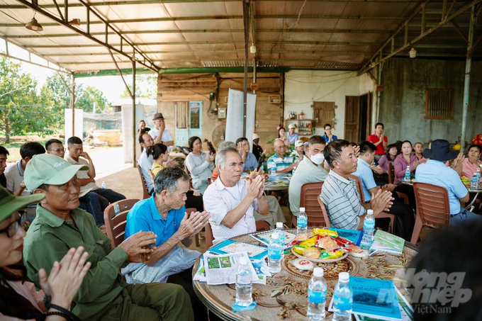 Nhà nông tại Đắk Nông tham dự lớp tập huấn nâng cao kỹ thuật canh tác, sử dụng an toàn và có trách nhiệm các sản phẩm BVTV. Ảnh: Bình Minh.