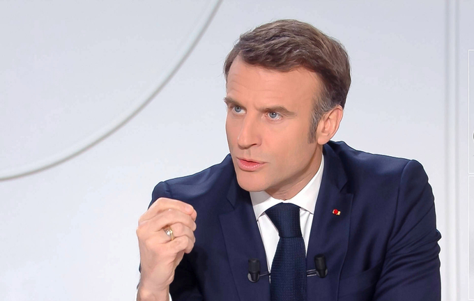 Tổng thống Pháp Emmanuel Macron phát biểu trong cuộc phỏng vấn trên truyền hình hôm 14/3. Ảnh: AP.