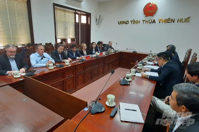 The delegation of the World Wide Fund for Nature (WWF) worked with the People's Committee of Thua Thien - Hue province. Photo: CD.