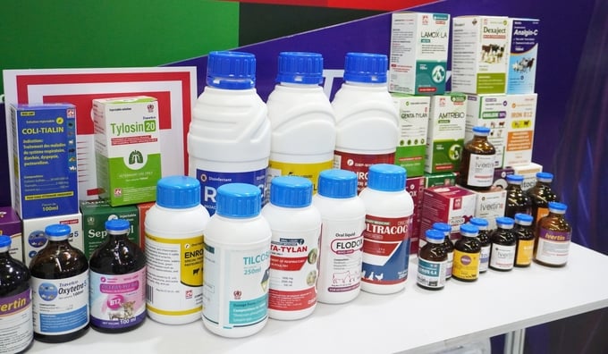 The Vietnam Veterinary Pharmaceutical Association believes that the registration procedures for veterinary medicines is unnecessary. Photo: Hong Tham.