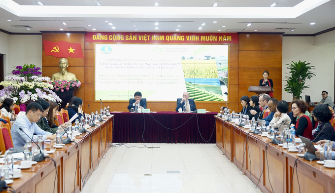 Mr. Nguyen Do Anh Tuan, Director of the International Cooperation Department, and Mr. David Butler, representing Sustainable Food Systems Ireland, co-chaired the seminar 'Implementation Plan for National Action Plan on Food System Transformation in Vietnam towards Transparency, Responsibility, and Sustainability' on March 14.