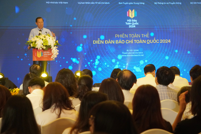 Ông Phan Văn Mãi, Chủ tịch UBND TP.HCM phát biểu chào mừng tại lễ khai mạc Diễn đàn Báo chí toàn quốc 2024. Ảnh: Nguyễn Thủy.