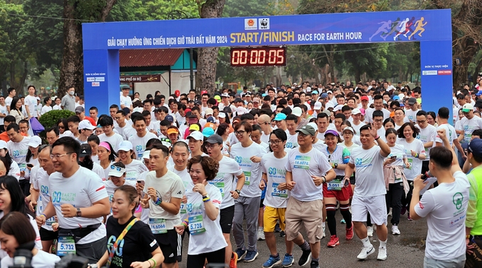 Đông đảo người dân tham gia giải chạy do Bộ Công thương tổ chức. 
