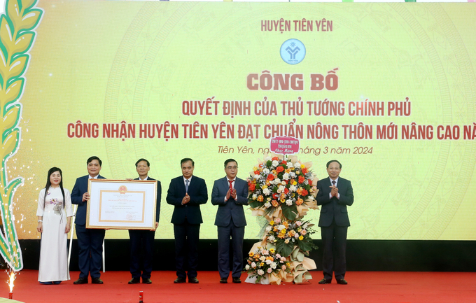 Cũng trong ngày 15/3, huyện Tiên Yên tổ chức Lễ đón nhận huyện đạt chuẩn nông thôn mới nâng cao. Ảnh: Thu Chung.
