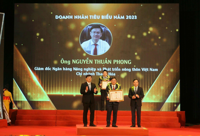 Ông Nguyễn Thuần Phong, Giám đốc Agribank Thanh Hóa nhận danh hiệu Doanh nhân tiêu biểu năm 2023
