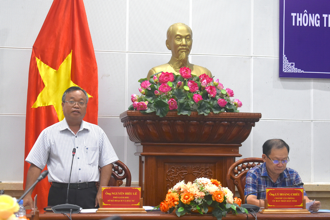 Ông Nguyễn Hữu Lễ, Phó Giám đốc Sở KHĐT Tiền Giang thông tin tại Hội nghị công bố quy hoạch và xúc tiến đầu tư tỉnh sẽ dự kiến kêu gọi 40 dự án đầu tư. Ảnh: Minh Đảm.