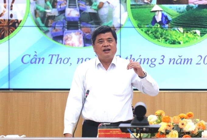 Deputy Minister of Agriculture and Rural Development Tran Thanh Nam chaired a consultation workshop on improving legal policies for the development of Vietnamese agricultural product brands. Photo: Kim Anh.