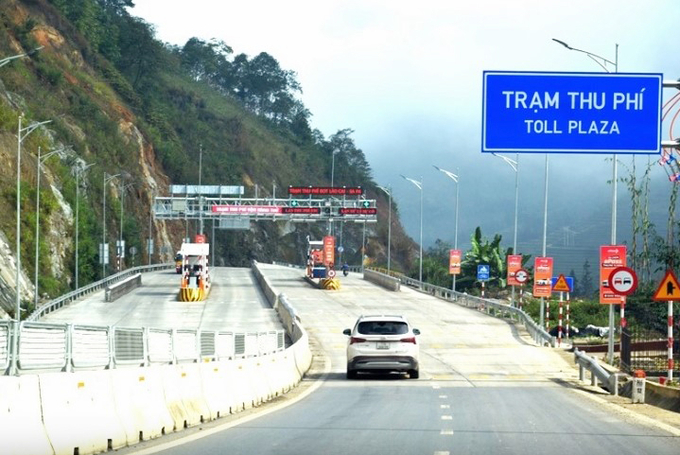 Trạm thu phí đường nối cao tốc Nội Bài - Lào Cai đến Sa Pa. Ảnh: C.T.T.