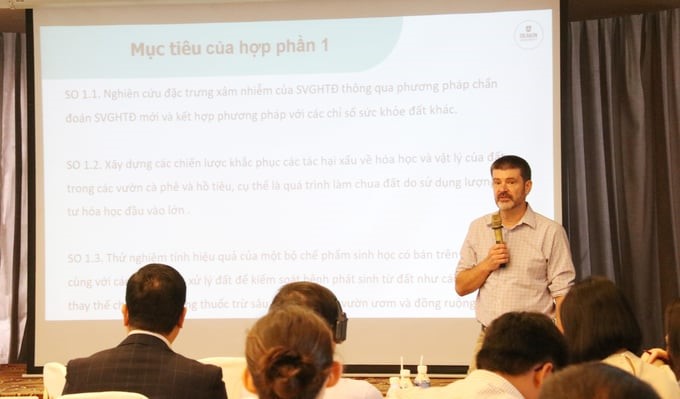 Experts presented research results for components of the project. Photo: Quang Yen.