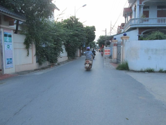 Tuyến đường không rác ở xã Trưng Trắc, huyện Văn Lâm. Ảnh: Hải Tiến.