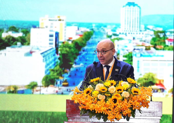Mr. Sergio Pereira da Silva, Chairman of the Chamber of Commerce and Industry Portugal – Vietnam (CCIPV) and Vice-Chair of EuroCham's Green Growth Sector Committee: 'Binh Phuoc will be an attractive destination for foreign investors.' Photo: Hong Thuy.