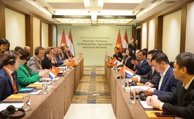 Minister of Agriculture and Rural Development Le Minh Hoan held bilateral talks with the Dutch delegation led by Minister of Nature and Nitrogen Policy Christianne van der Wal.
