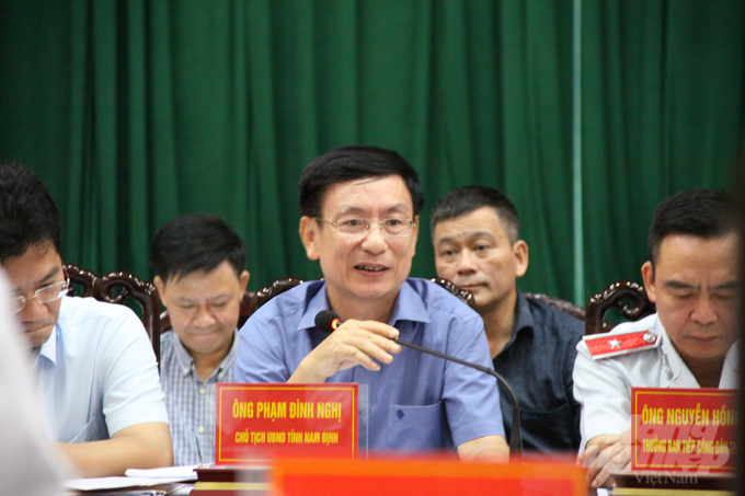 Ông Phạm Đình Nghị tại buổi đối thoại với hộ dân Cồn Xanh tháng 7/2023. Ảnh: Kiên Trung.