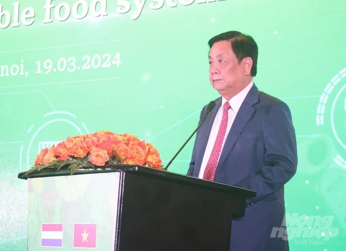Minister Le Minh Hoan expressed Vietnam's desire to collaborate with the Netherlands and other stakeholders to promote the transformation of the food processing system towards green, low-emission, and sustainable practices. Photo: Trung Quan.
