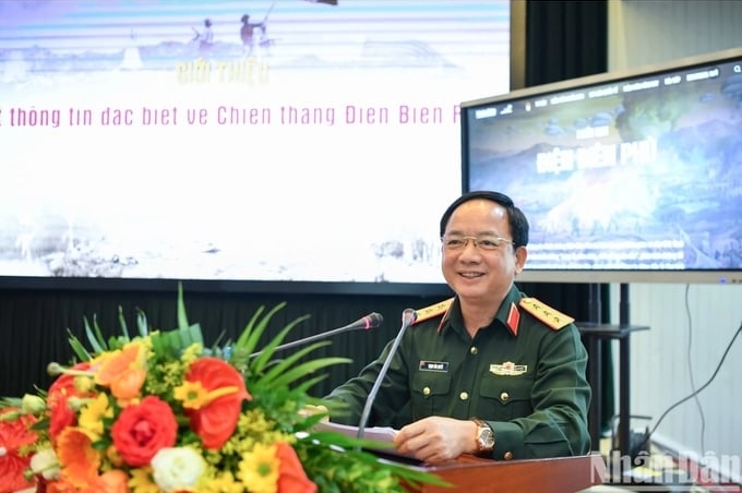 Thượng tướng Trịnh Văn Quyết, Phó Chủ nhiệm Tổng cục Chính trị Quân đội nhân dân Việt Nam, chia sẻ tại buổi giới thiệu Đợt thông tin đặc biệt về Chiến thắng Điện Biên Phủ trên Báo Nhân Dân. Ảnh: Thành Đạt.