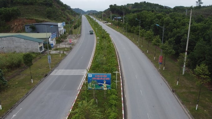 Giai đoạn 2021 - 2025, UBND tỉnh Yên Bái đã quyết định đầu tư 17 dự án, công trình phát triển hạ tầng giao thông trọng điểm với tổng mức đầu tư hơn 9.500 tỷ đồng. 