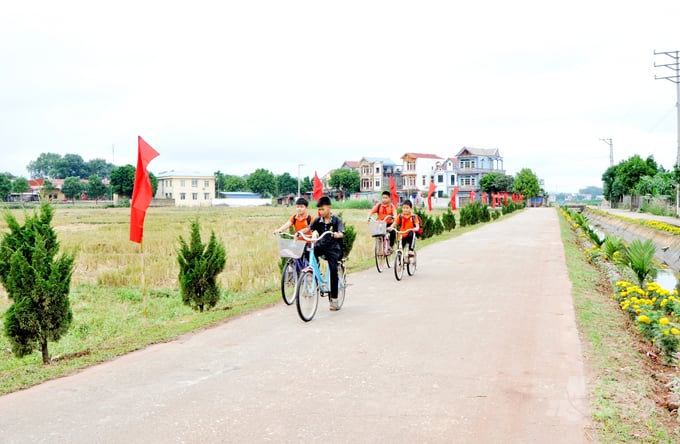 Thời gian qua, toàn tỉnh Thái Nguyên đã vận động người dân hiến gần 82ha đất và tài sản trên đất, kinh phí huy động xã hội hoá đạt trên 86,4 tỷ đồng để hưởng ứng phòng trào xây dựng nông thôn mới.