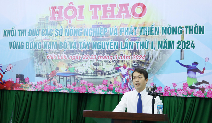 Ông Nguyễn Minh Chí, Phó giám đốc Sở NN-PTNT Đắk Lắk phát biểu khai mạc hội thao. Ảnh: Quang Yên.
