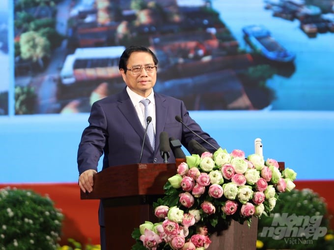 Prime Minister Pham Minh Chinh attended and directed at the Conference to announce Vinh Long Provincial Planning for the 2021–2030 period, vision to 2050, and promote investment in Vinh Long province. Photo: HT.