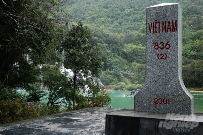 Thác Bản Giốc là một nhóm thác nước nằm trên dòng sông Quây Sơn giữa biên giới Việt Nam - Trung Quốc. Ảnh: Ngọc Tú. 