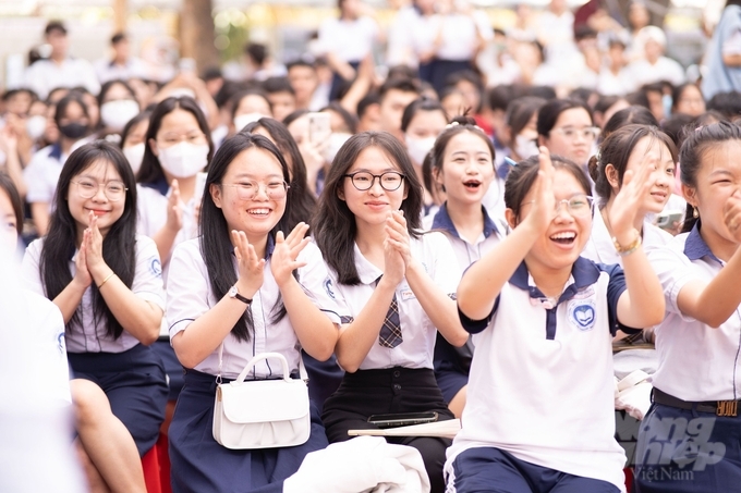 Phân hiệu trường Đại học Lâm nghiệp tại tỉnh Đồng Nai tổ chức ngày hội tuyển sinh việc làm năm 2024 đã thu hút hơn 3.000 học sinh, sinh viên trên địa bàn. Ảnh: Minh Sáng.