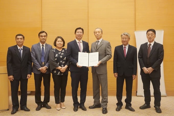 The Consulate General of Japan in Ho Chi Minh City awarded non-refundable aid from the Japanese Government to the Seed to Table organization to implement the project in Dong Thap province. Photo: Nguyen Thuy.