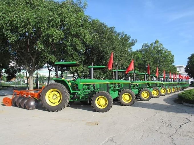 An Khe Agricultural and Mechanical Workshop (under Quang Ngai Sugar Joint Stock Company) has a very strong force of mechanized machines serving sugarcane production. Photo: V.D.T.