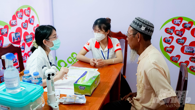 UBND huyện Xuân Lộc thường xuyên phối hợp với các tổ chức để chăm sóc sức khỏe cho người dân. Ảnh: Lê Bình.