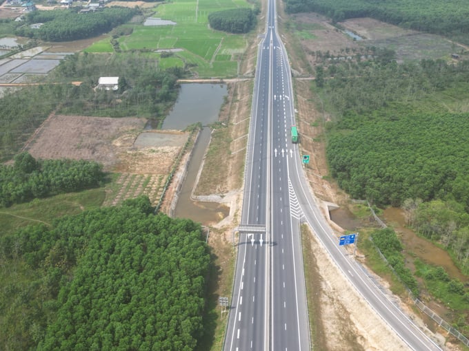 Cục Đường bộ Việt Nam đang xin ý kiến về phương án phân luồng giao thông dự án thành phần đầu tư xây dựng đoạn cao tốc Cam Lộ - La Sơn sau các vụ tai nạn đặc biệt nghiêm trọng. Ảnh: CĐ.