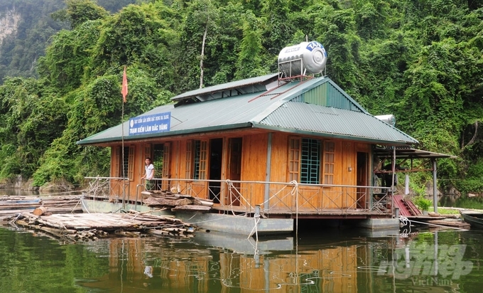 Bac Vang Forest Ranger Station is located on the Tuyen Quang hydroelectric lake bed area to perform the management and protection of forests. There is no national electricity grid, no phone signal and no villages, only forest rangers with vast forests and lakes.