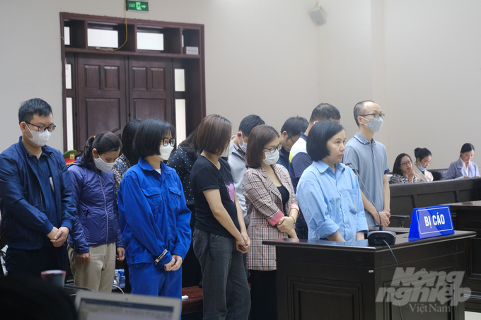 Các bị cáo có mặt tại phiên phúc thẩm sáng 26/3. Ảnh: Kiên Trung.