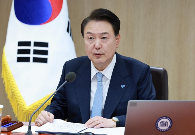 Tổng thống Yoon Suk-yeol phát biểu trong cuộc họp nội các tại tòa nhà Văn phòng Tổng thống ở Yongsan, Seoul, ngày 26/3. Ảnh: Yonhap.