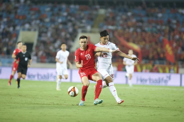 Tuyển Việt Nam thảm bại trước tuyển Indonesia trên sân nhà Mỹ Đình. 