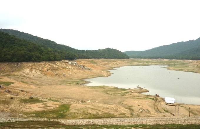 Chuẩn bị bước vào vụ hè thu 2024 nhưng huyện Phù Mỹ có 10 hồ thiếu nước cung cấp cho sản xuất nông nghiệp. Ảnh: V.Đ.T.